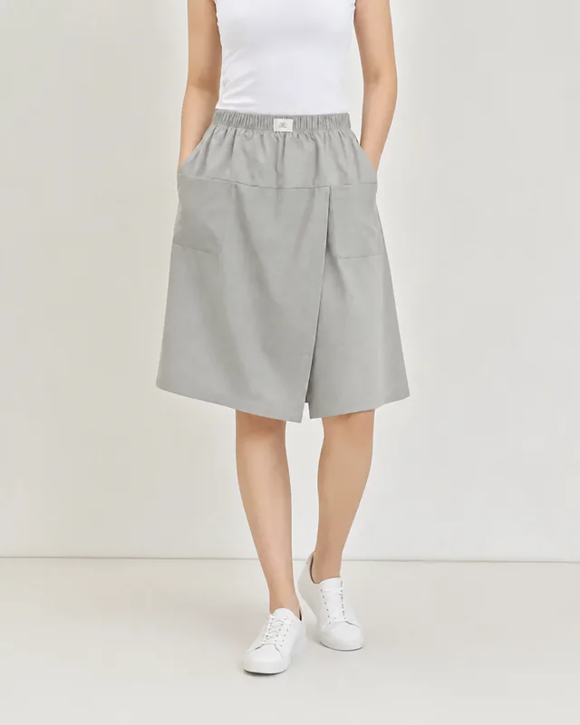 Knee-length fit presentation for XY000606 women's skort